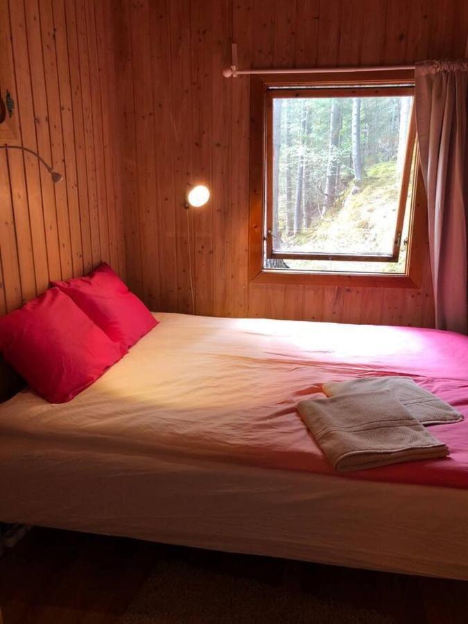 Beautiful 3 Bed Cottage In Ytteroy With Seaview Екстер'єр фото