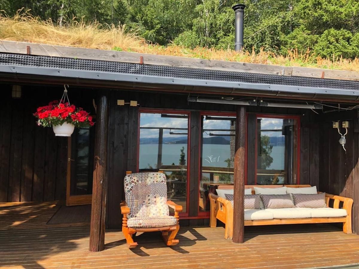 Beautiful 3 Bed Cottage In Ytteroy With Seaview Екстер'єр фото